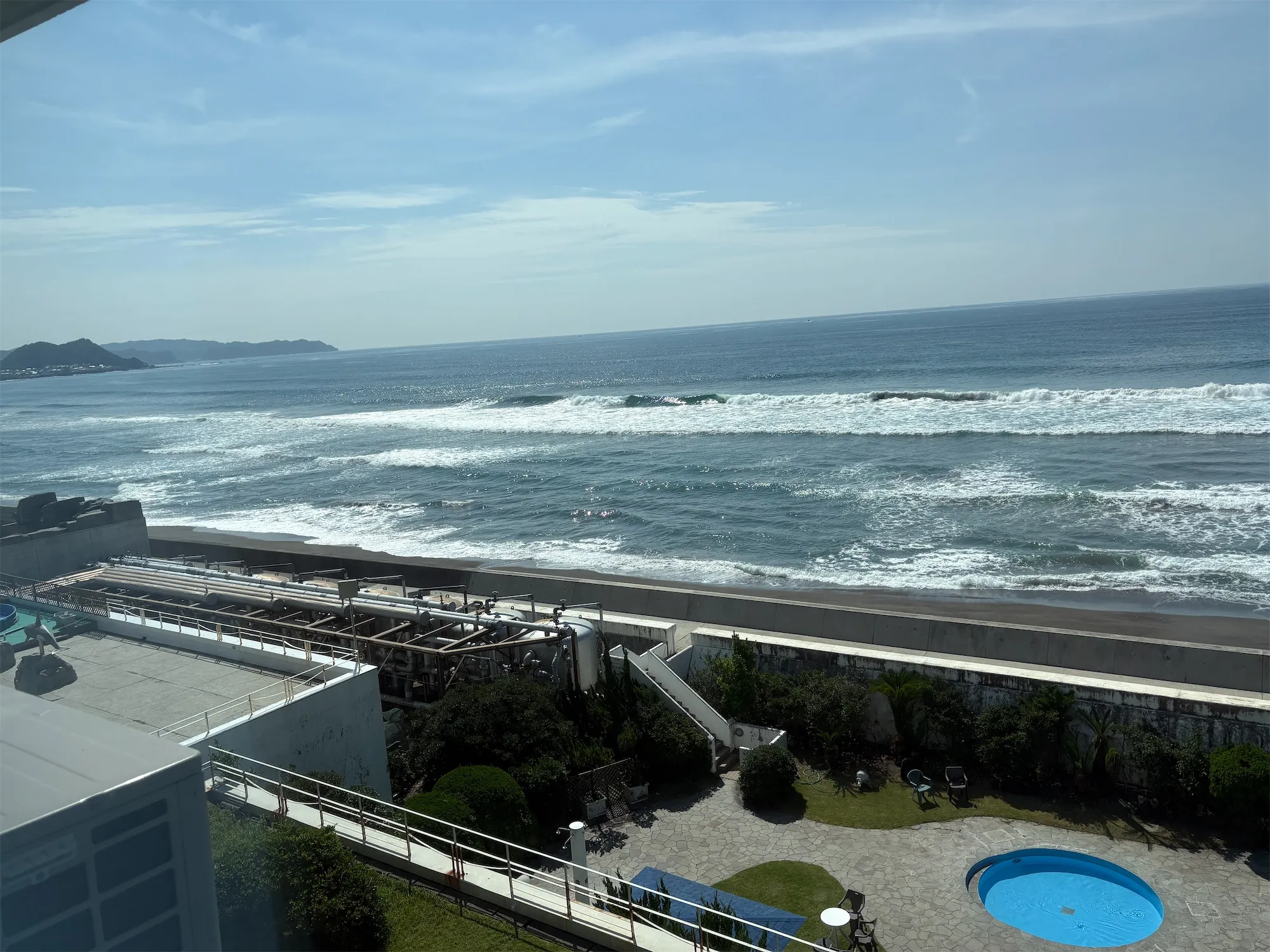 部屋から見える海とガーデンプール